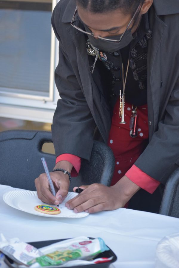 Sophomore Johnny Clark decorates a cookie on March 25, influenced by the seven rings in the series Nyxia.